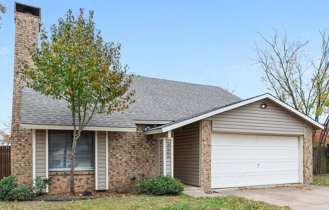 Lake Arlington area 4 bedroom with large yard