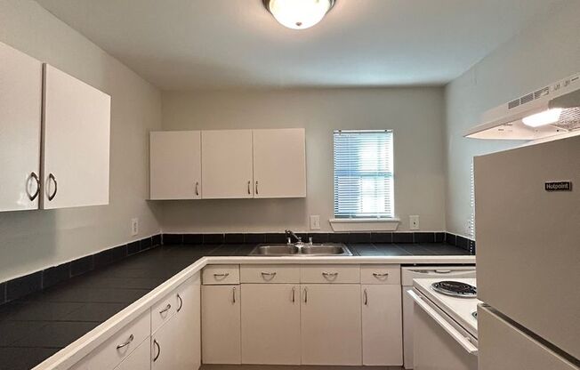 2 beds, 1 bath, $850, Unit MA9141