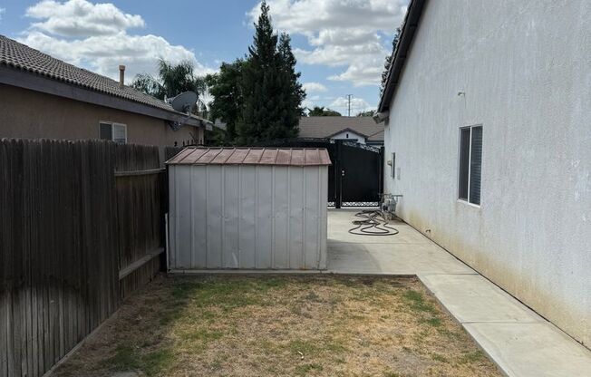 Spacious 4-Bedroom Home in Southwest Bakersfield