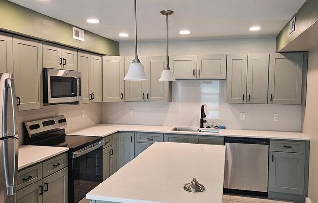 3 beds, 2 baths, 1,288 sqft, $1,600, Unit Neptune 101