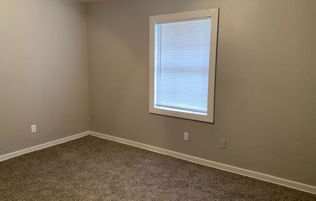 3 beds, 1 bath, $925