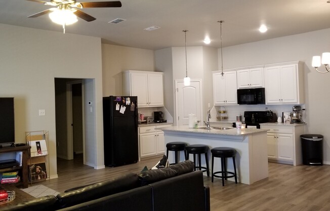 3 beds, 2 baths, 1,530 sqft, $1,525, Unit A