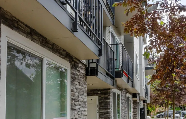 INSLEY APARTMENTS (INS01)