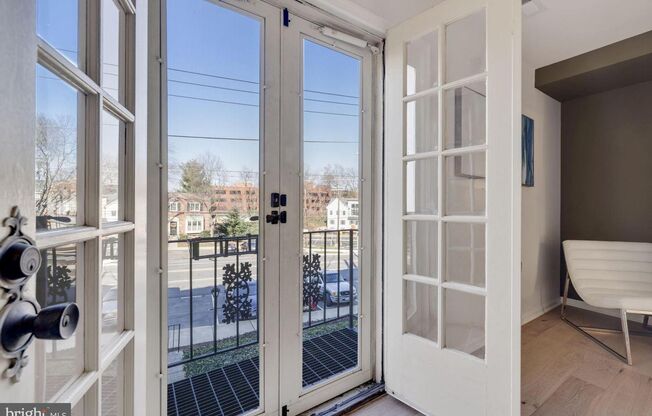 Gorgeous 2 Bedroom 2.5 Bath in Chevy Chase