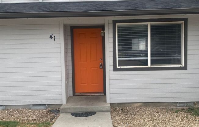Ivy St. - 1215