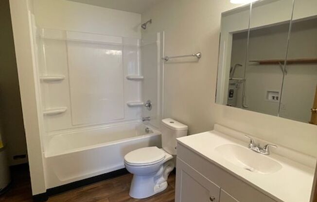 2 beds, 2 baths, 1,027 sqft, $1,450, Unit 39