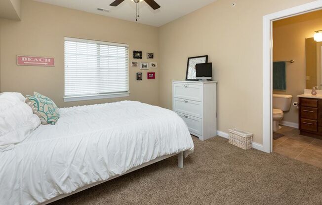 2 beds, 2.5 baths, 1,200 sqft, $1,475, Unit 09-202