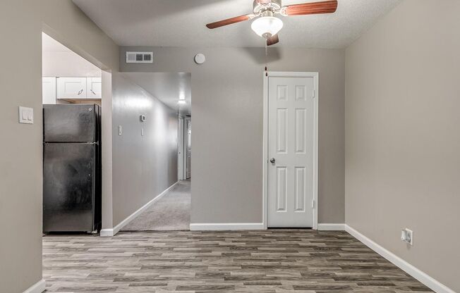 1 bed, 1 bath, 660 sqft, $815, Unit The Elms by ONYX #6