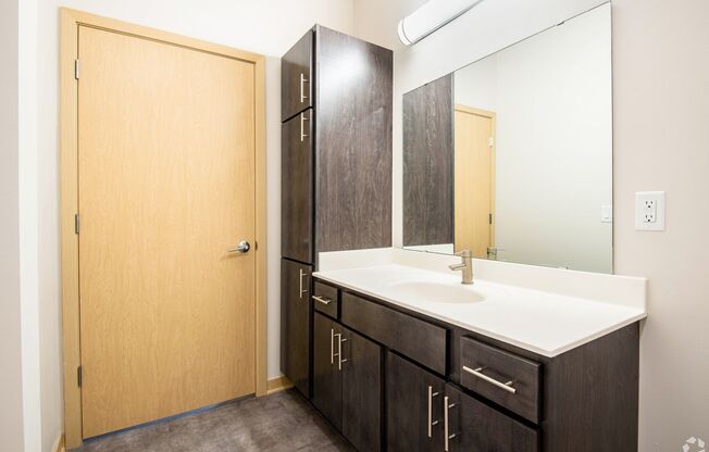 1 bed, 1 bath, 711 sqft, $1,335, Unit 329