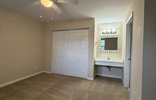 2 beds, 1 bath, 940 sqft, $1,950, Unit 022