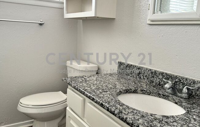 2 beds, 1 bath, $1,495, Unit UNIT J