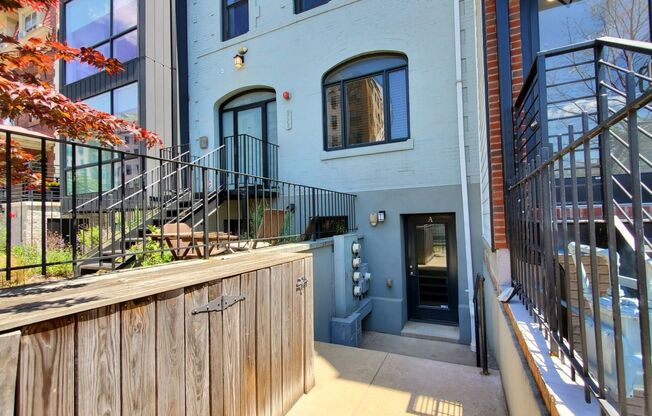 Amazing 2 Bedroom, 2 Full Bathroom 14th St Apartment with Secure Parking!