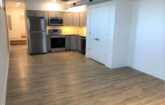 Main St W 221