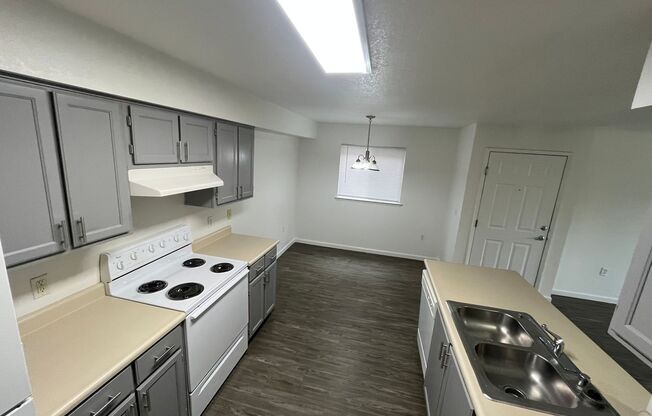 2 beds, 1 bath, 848 sqft, $1,900, Unit 2102