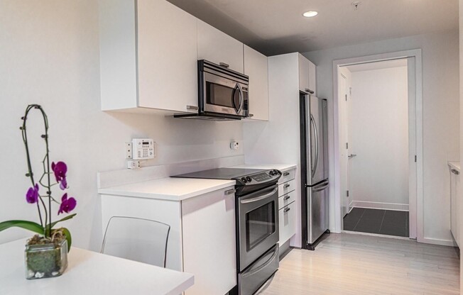 1 bed, 1.5 baths, 826 sqft, $3,350, Unit 527