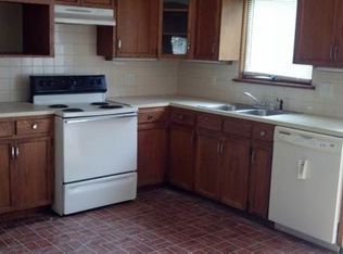 3 beds, 1 bath, $1,295