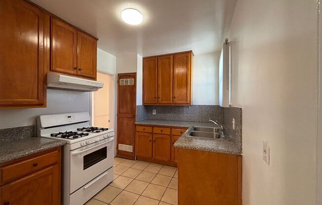 Glenoaks, 625-633 1/2