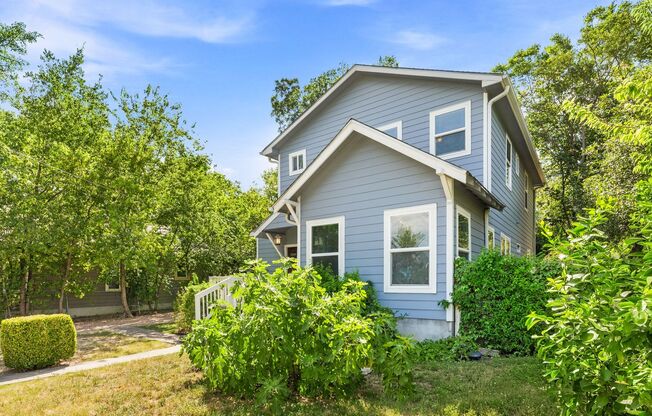 UT PRE-LEASE: North Campus 6 bed / 3 bath Remodel, High-End Kitchen Features SS Appliances, Wood Floors, Updated Bathrooms