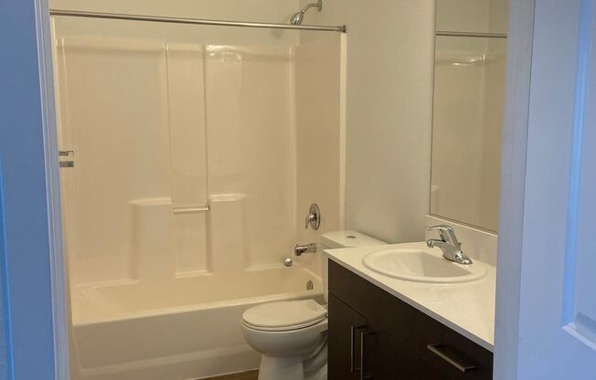 2 beds, 2 baths, 900 sqft, $2,895, Unit 2500-A