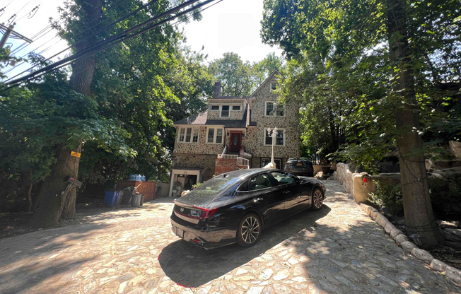 512 W 261 ST