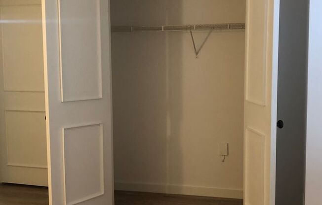 3 beds, 2 baths, $1,450, Unit APARTMENT G