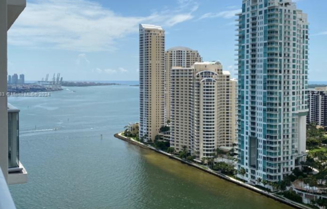 2 bedroom + 2 bath corner unit || MET1