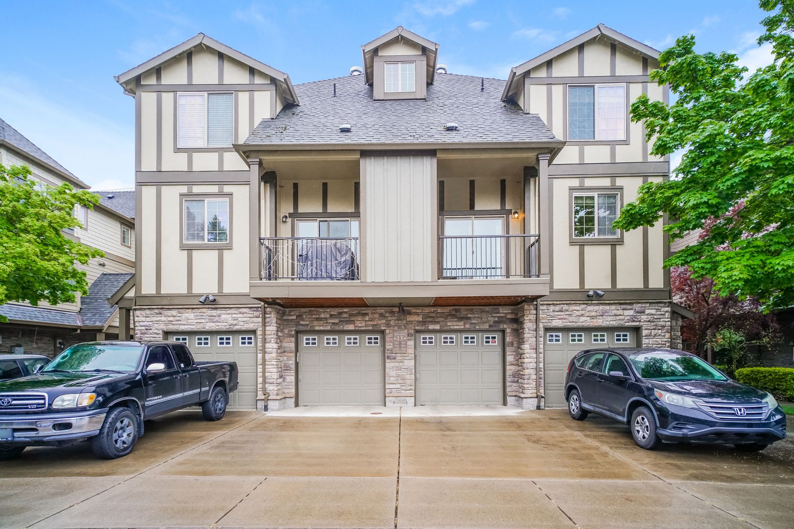 2/2.5 bth Townhome + Attached Garage + A/C + W/D + Balcony