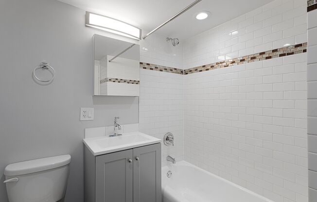 1 bed, 1 bath, 653 sqft, $1,735, Unit 4A