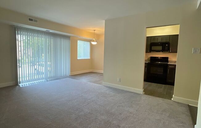 2 beds, 2 baths, 1,000 sqft, $1,990, Unit 14208 #202