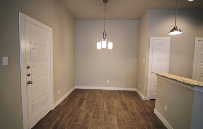 Close to Creekside Shopping & Restaurants / NO CARPET! /  Fenced in Yard CISD