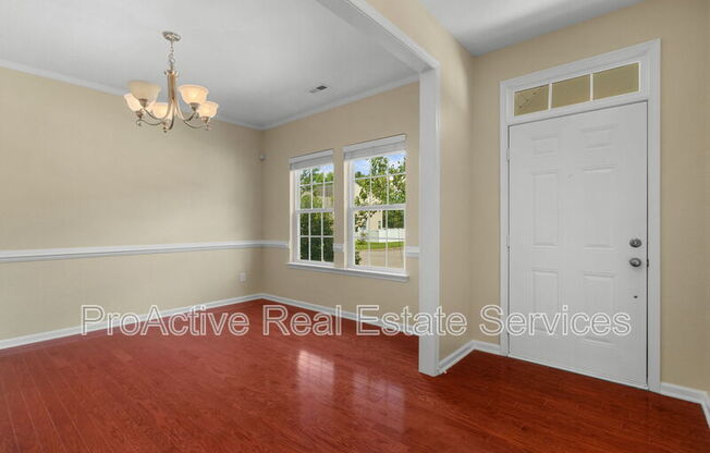 729 CREEKWOOD DR