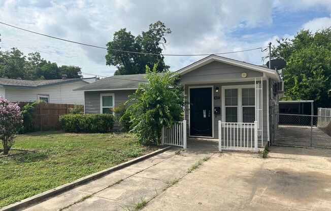 Charming 4 Bed, 3 Bath Home + Bonus 1 Bed/1 Bath Casita!