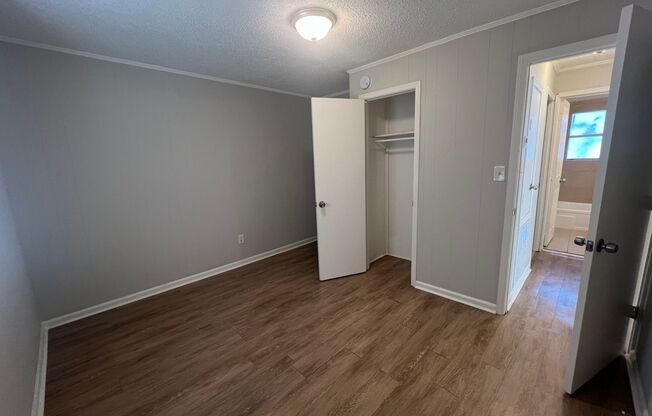 2 beds, 1 bath, $850, Unit #A