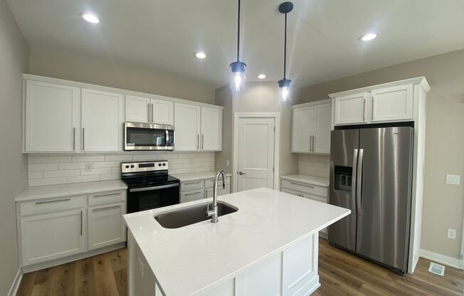 Luxury Homes in West Des Moines - RENT SPECIAL!