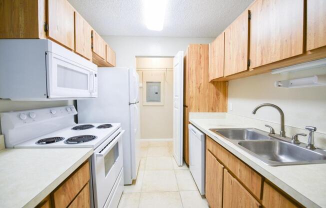 2 beds, 2 baths, 898 sqft, $1,950