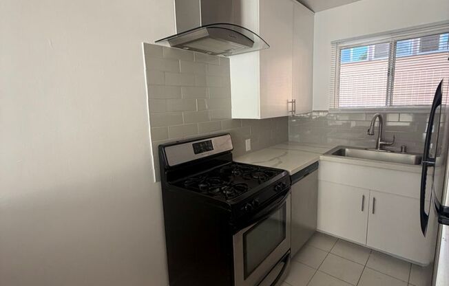 Studio, 1 bath, 450 sqft, $1,795, Unit 11