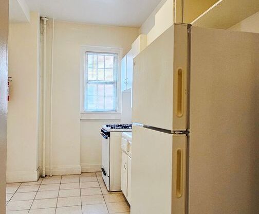 2 beds, 2 baths, 775 sqft, $1,875, Unit 211