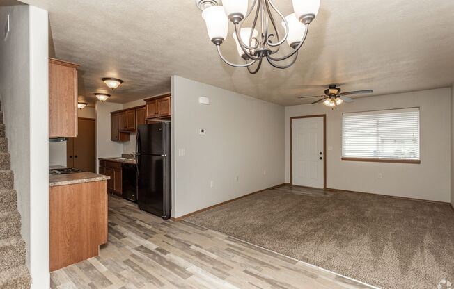 3 beds, 2.5 baths, 1,260 sqft, $1,640, Unit 6800-04