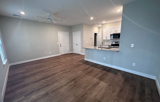 1 bed, 1 bath, 800 sqft, $1,350