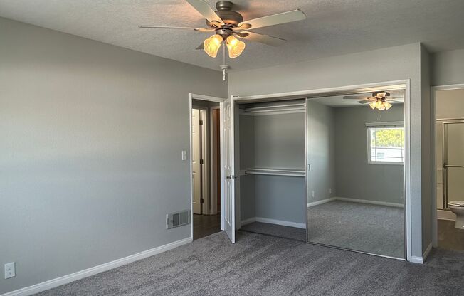 2 beds, 2 baths, 880 sqft, $2,795, Unit H-12