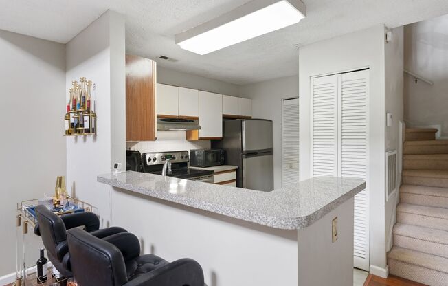 Light filled 1 BR/BA Condo with Loft!  Community Pool!  Available Sept 10!