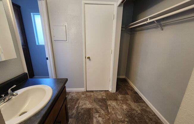 1 bed, 1 bath, $900, Unit 3503 Churn Creek Rd - 11