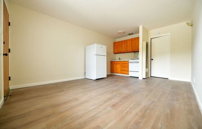 1p012 - 1301 Gilman Street
