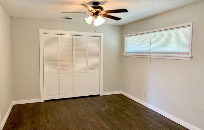 2 beds, 1 bath, $1,300