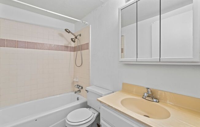 2 beds, 1 bath, 1,000 sqft, $1,150, Unit 1889 W 8