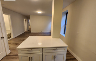 3 beds, 1.5 baths, $4,200, Unit 3W