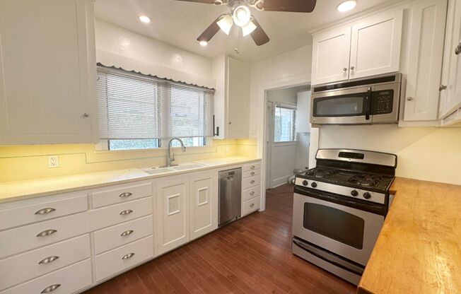 2BD/1BA DT Fullerton Vintage 1922 House w/ALL UTILITIES INCLUDED!