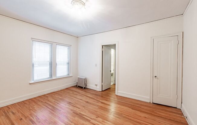 1 bed, 1 bath, 700 sqft, $999, Unit 33-209