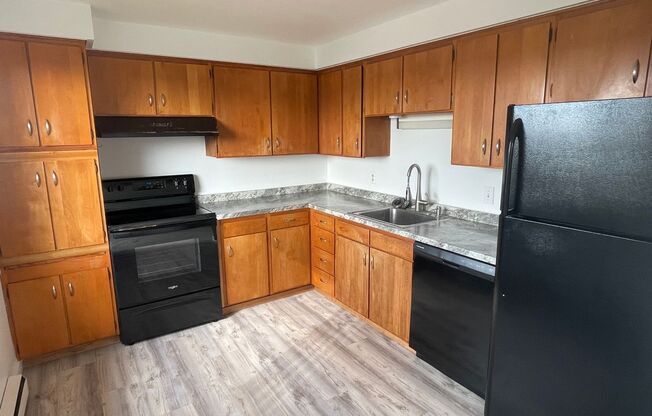 2 beds, 1 bath, $1,750, Unit #201