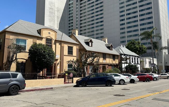 1772-1782 ORCHID AVE.